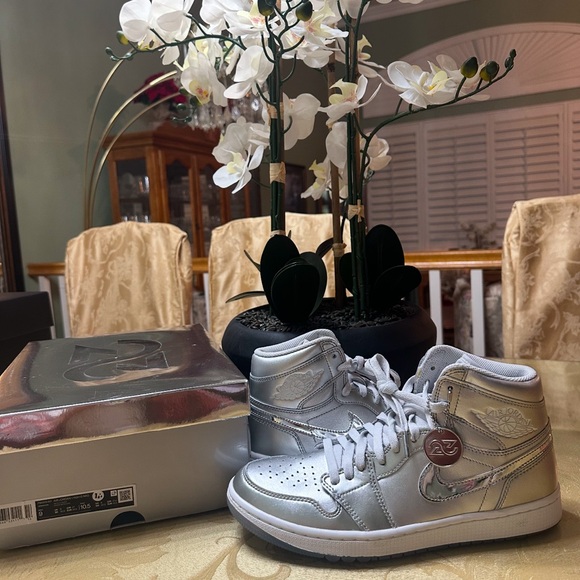 🩶New Women’s 10.5 / Mens 9- Nike Air Jordan 1 Retro High OG  NRG Chrome Sneakers - Picture 8 of 11